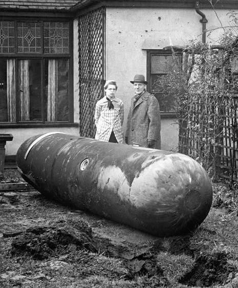 17 September 1940 worldwartwo.filminspector.com German land mine Bomben B