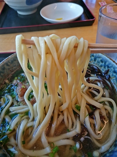 あかねそばの麺の写真