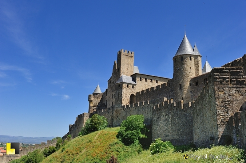 Carcassonne le château comtal à l'ouest de la cité photo blachier pascal au delà du cliché