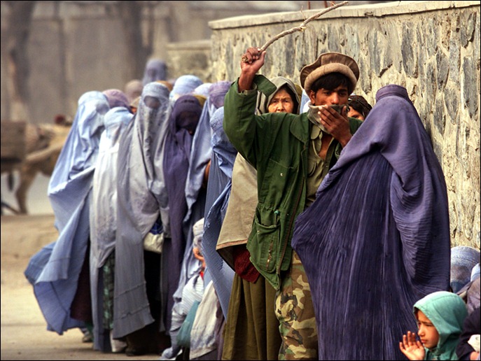 taliban castiga mulher