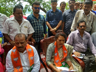 protest-in-bjp-on-flag-color