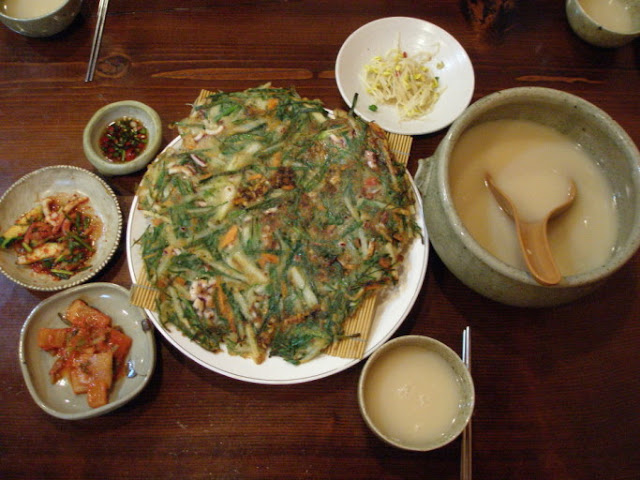 Rượu gạo Makgeolli và Pajeon