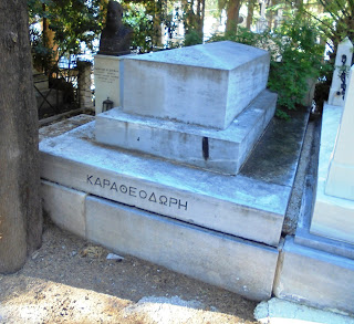 το ταφικό μνημείο του Καραθεοδωρή στο Α΄ Νεκροταφείο των Αθηνών