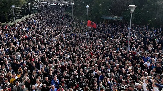 Απεγνωσμένη η νεολαία της Αλβανίας (βίντεο)