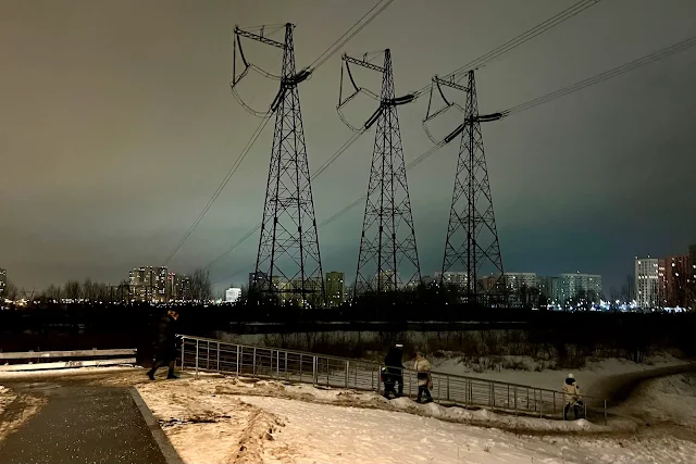 улица Лавриненко, пустырь, ЛЭП