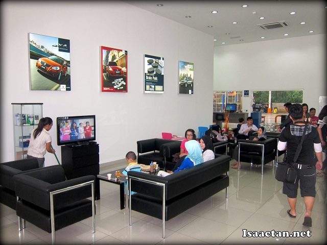 #1 The comfortable waiting lounge where customers can rest while waiting for their cars 