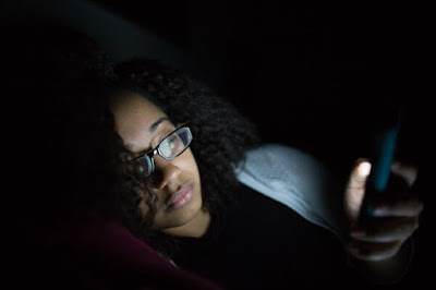 3 Bad Health Impacts Of Using Your Smartphone In The Dark