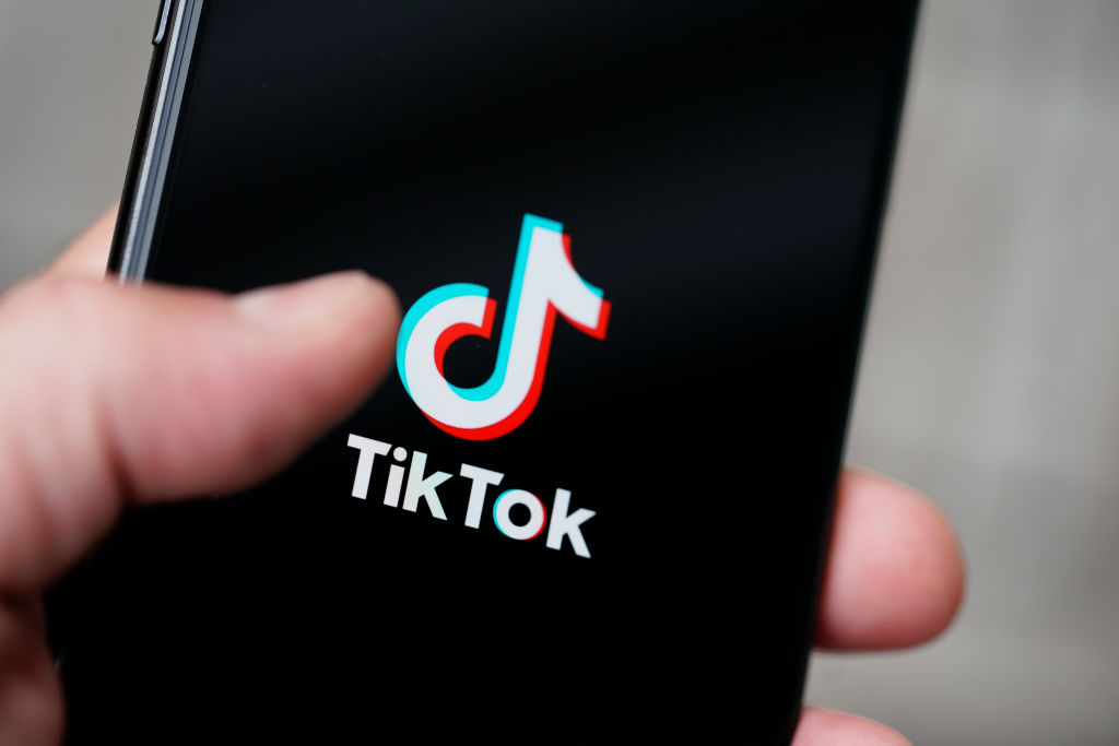 TikTok تختبر زر "Dislike" في التعليقات