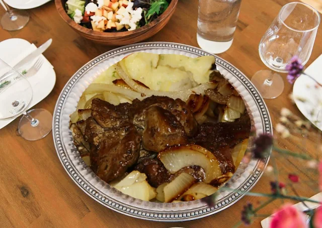 tranches de foie de génisse, de veau aux oignons (sans gluten)