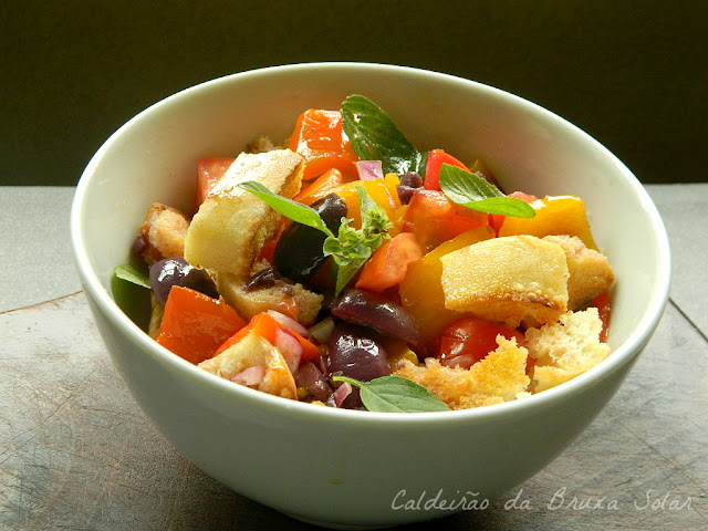 Panzanella ~ salada italiana de pão 