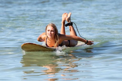 AnnaSophia Robb Surfing In Waikiki10