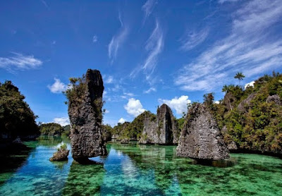 surga kecil di kepulauan misool Raja Ampat dan keindahannya