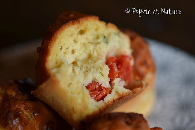 Muffins à la feta, tomates cerise et ail des champs © Popote et Nature