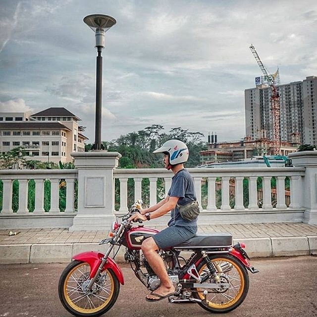 Gambar HD Modifikasi  CB100 Warna Merah Terbaru