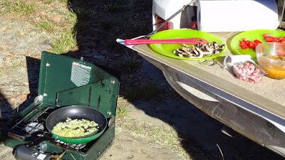 camp kitchen: how a typicall roadtrip breakfast should look like!