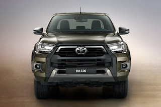 Toyota Hilux Invincible X Double Cab (2021) Front