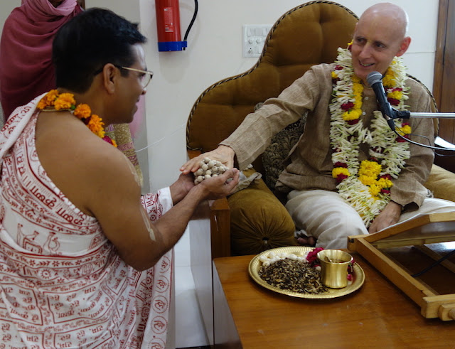 Radhakrishnan Becomes Radha Damodar Das