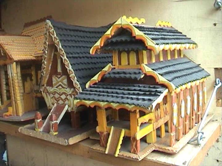  Kerajinan  Miniatur Rumah Adat dari  Limbah  Kayu 