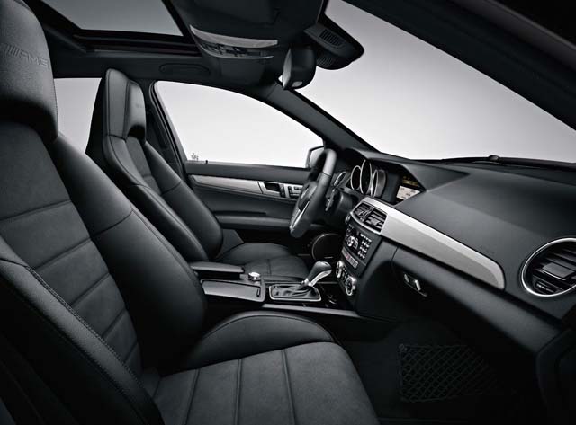 O Novo MercedesBenz C63 AMG 2011 possui onze novos sistemas de ajuda 