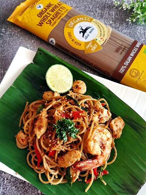 Spaghetti Pad Thai with Wholewheat Pasta