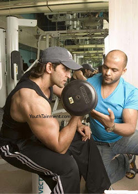 Hrithik-Roshan-gym-workout-plan-routine-images-videos-photos-sex-y-video-leaked-home-video-leaked-kissing-video