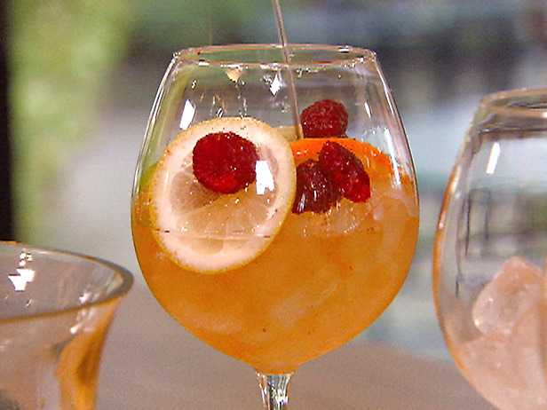 Cocktails with fresh fruits