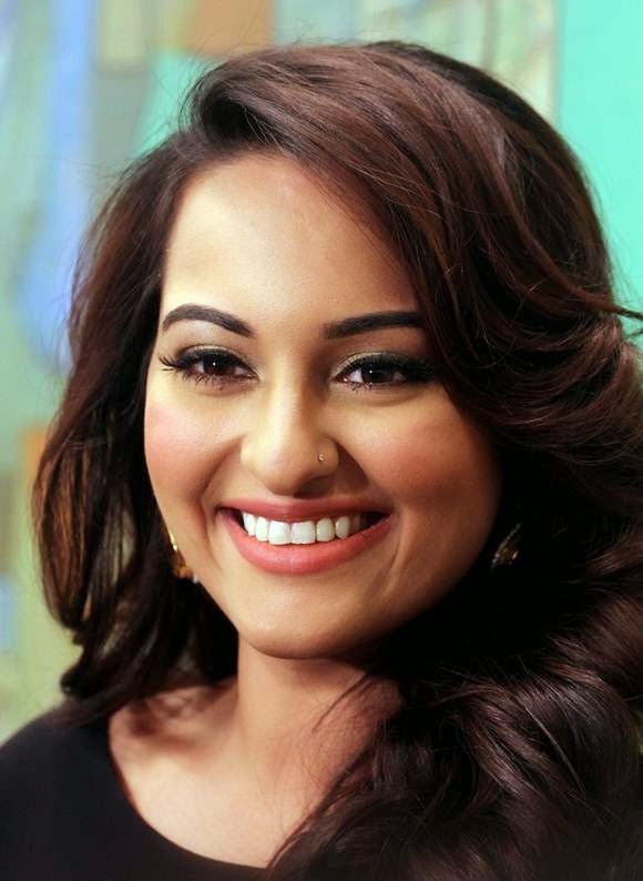 Sonakshi Sinha HD wallpapers Free Download