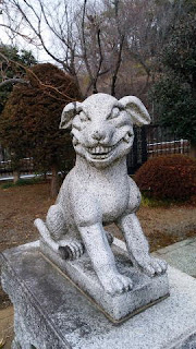 貝取御嶽神社　狛犬左