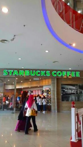 Bersantai Di Starbucks Coffee (Koleksi Foto Starbucks)