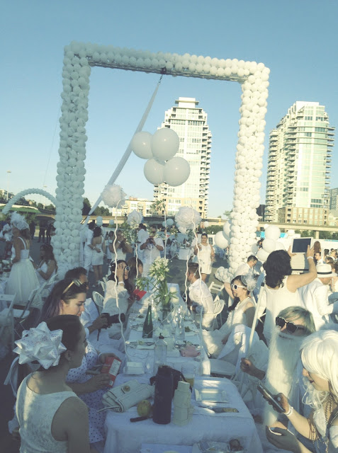 Diner en Blanc Vancouver 2016 at the Concord Pacific