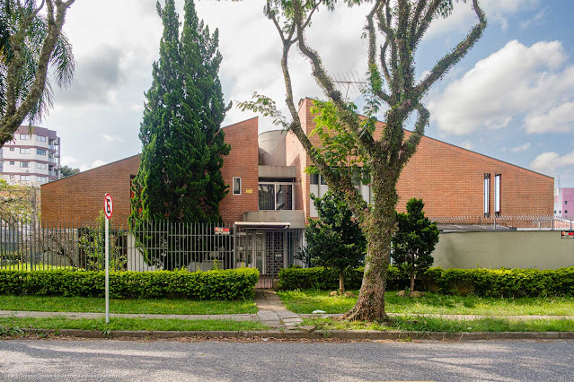 Casa em um estilo mais recente, na Rua Costa Rica