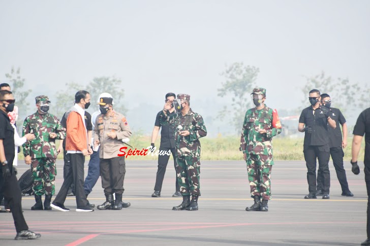 Pangkoopsau II  Sambut Kedatangan Presiden RI Ir.H. Joko Widodo di Lanud Jenderal Besar Soedirman