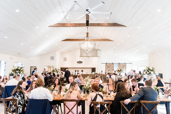 Fleetwood Farm Winery Wedding photographed by Heather Ryan Photography