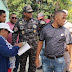 CORONEL DOTACIÓN POLICIAL M.T.S MATA RODRÍGUEZ JUNTO A REGIDORES DE NAGUA BUSCAN SOLUCION A CONTAMINACIÓN EN LA ISLITA.