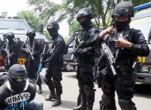 Perbandingan S.w.a.t Dengan Densus 88 [ www.Up2Det.com ]