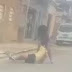 VÍDEO: Mulher 'enlouquece' ao descobrir traição e mata marido a facadas no meio da rua