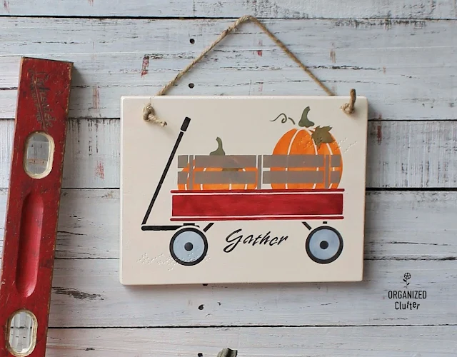 DIY Fall Wall Decor With Old Sign Stencils #oldsignstencils #fallDIY #falldecor #stencil