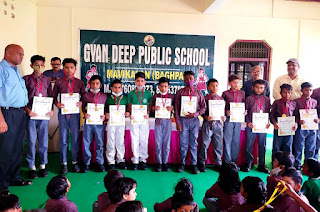 ज्ञानदीप स्कूल में विजेता छात्र-छात्राओं को किया गया सम्मानित  | #NayaSaberaNetwork