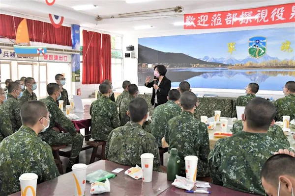 ▲王惠美前往嘉義中坑營區，探視入營服役縣籍子弟兵。（圖／彰化縣政府提供）