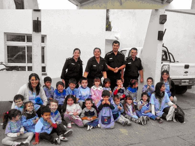 Jardín 901 visito la Policía Comunal