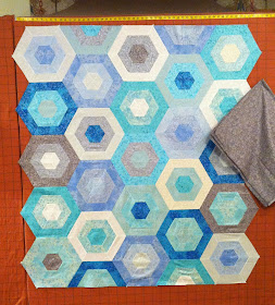 Hexagon Quilt - Love the colors and the overall look here!