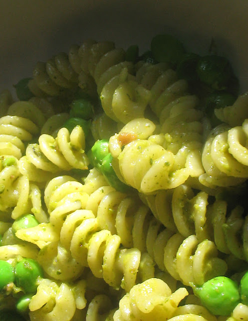 green pea pesto pasta