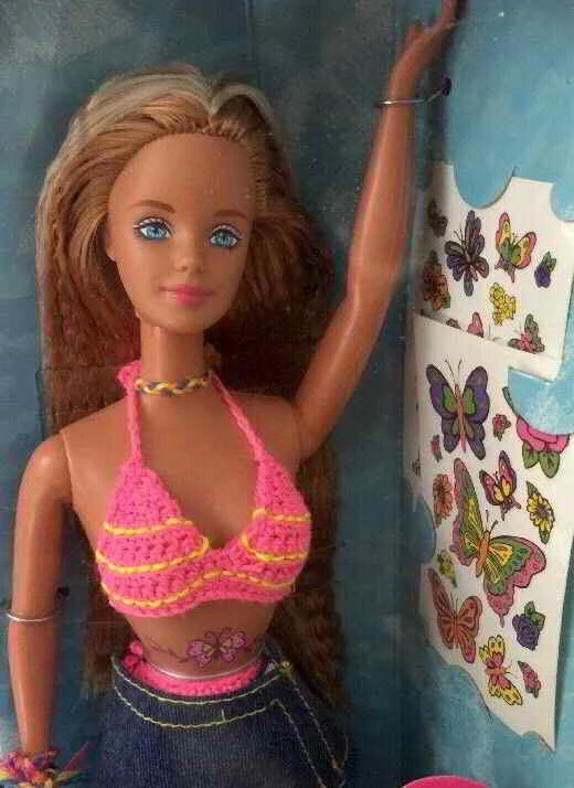 Muñeca Barbie tatuada
