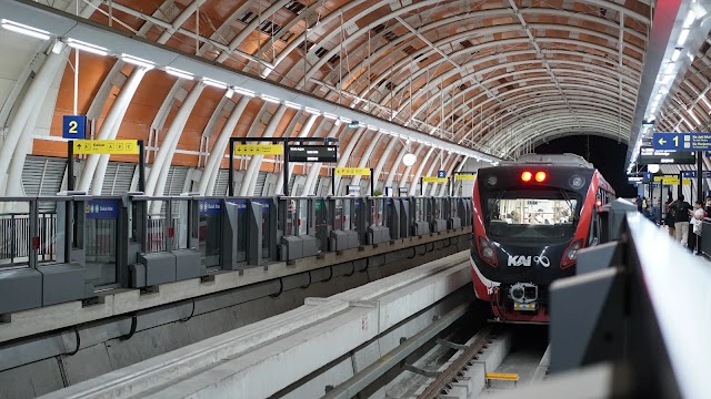 Pengguna Naik 16%, KAI Perpanjang Penerapan Penambahan Waktu Layanan Operasi LRT Jabodebek