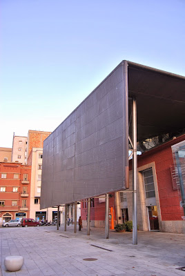 Façana del Mercat Municipal d'Abastaments. Mercat del Lleó. Girona. Altres llocs d'interès.