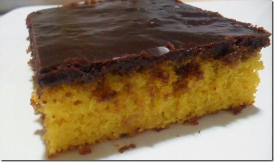 bolo de cenoura com cobertura de chocolate durinha