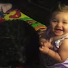 Madre piensa que su bebé está muerta hasta que los bomberos la sacan y le dicen que su perro se sacrificó para salvarla