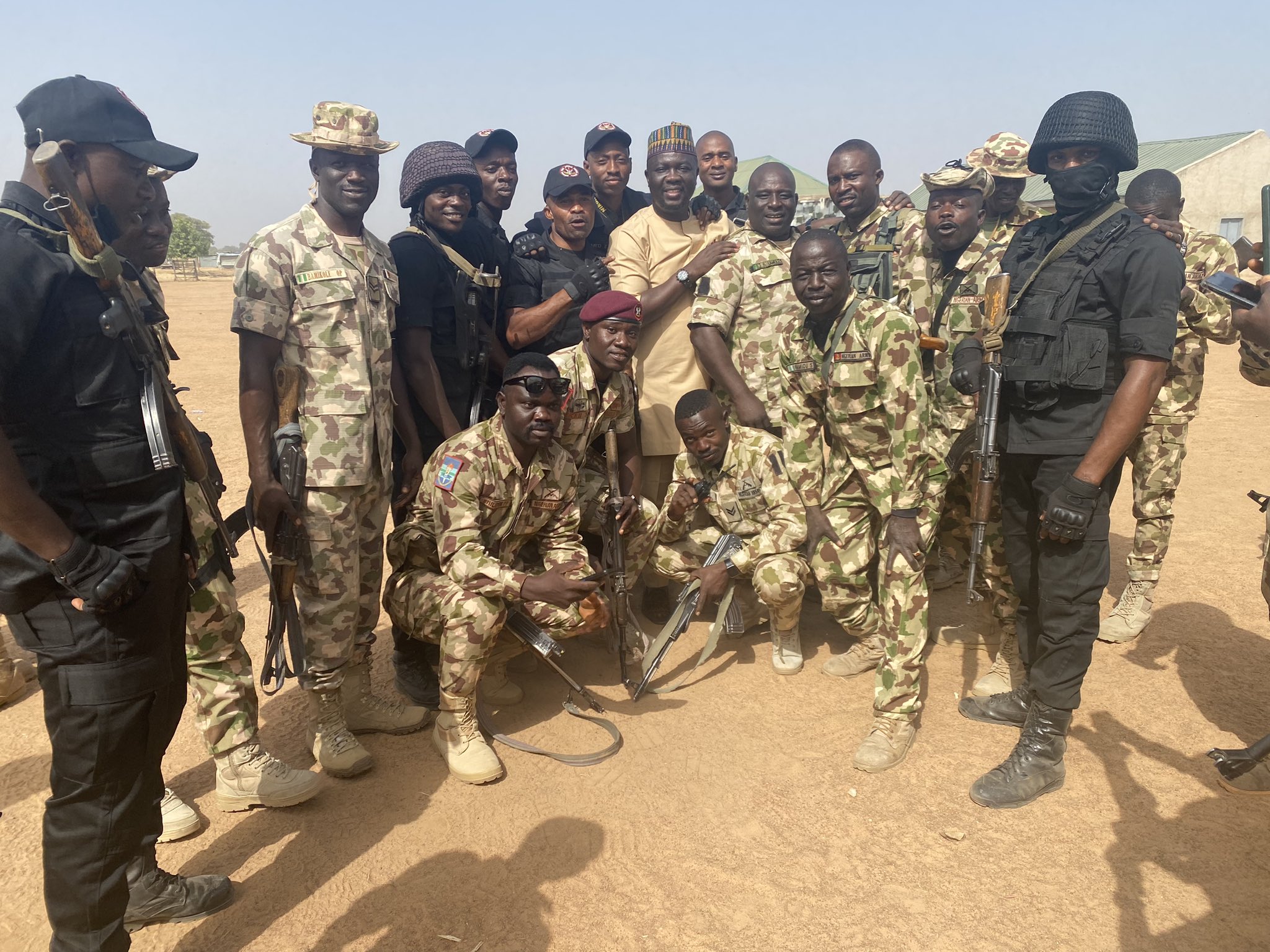 Nigerian comedian, Seyi Law, with soldiers of the Nigerian Army in the Frontline in Maiduguri, Borno State "who have given so much for this nation"