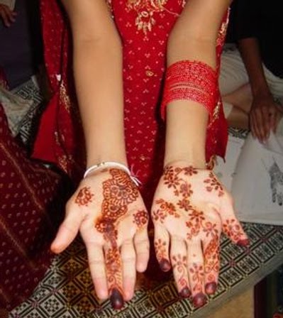 Hindu Wedding Mehndi he brides hands were done the night before her wedding 