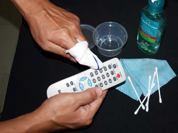 HOW TO CLEAN REMOTE CONTROL